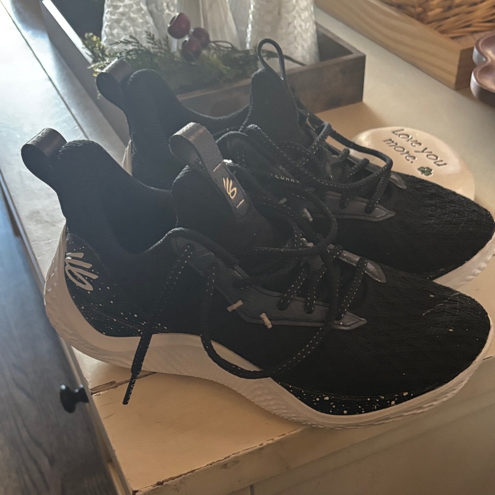 Sleek Black Athletic Shoes for Women